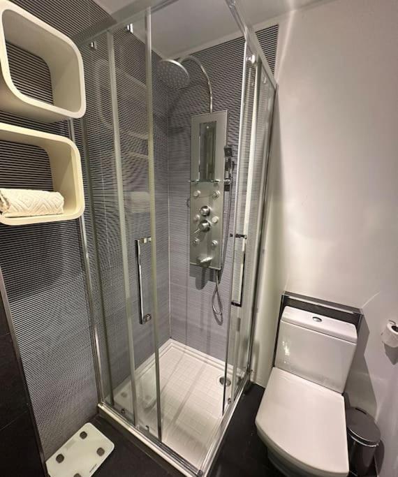 Renovado Com Ac, 2 Wc Completos, Terraco E Garagem Porto Exterior foto
